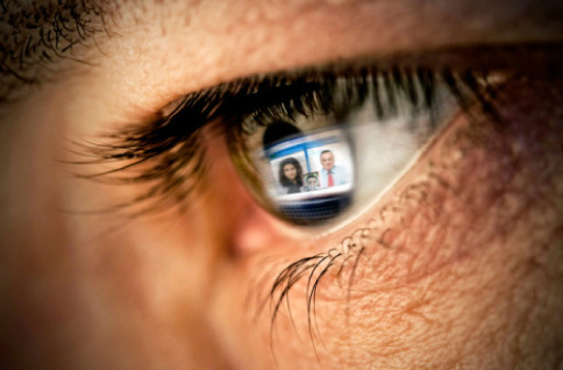 Fisl 14: "Facebook vigia mais do que a rede de inteligência dos EUA"