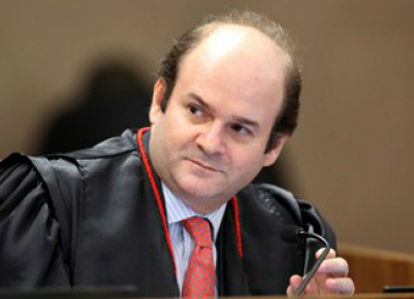 Ministro determina que instituto de pesquisa preste informações a Dilma Rousseff Ministro determina que instituto de pesquisa preste informações a Dilma Rousseff