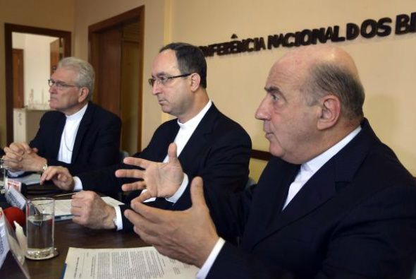 CNBB: polarização política da sociedade pode comprometer a paz O secretário-geral da CNBB, dom Leonardo Steiner, o presidente da CNBB, dom Sérgio da Rocha, e o vice-presidente, dom Murilo Krieger, deram entrevista para divulgar nota sobre o momento do país / Foto: Valter Campanato