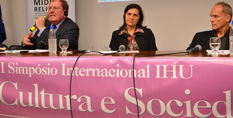 Marcelo Gleiser (à direita) durante debate no IHU com Michael Welker (à esquerda) (Foto: Acervo IHU)