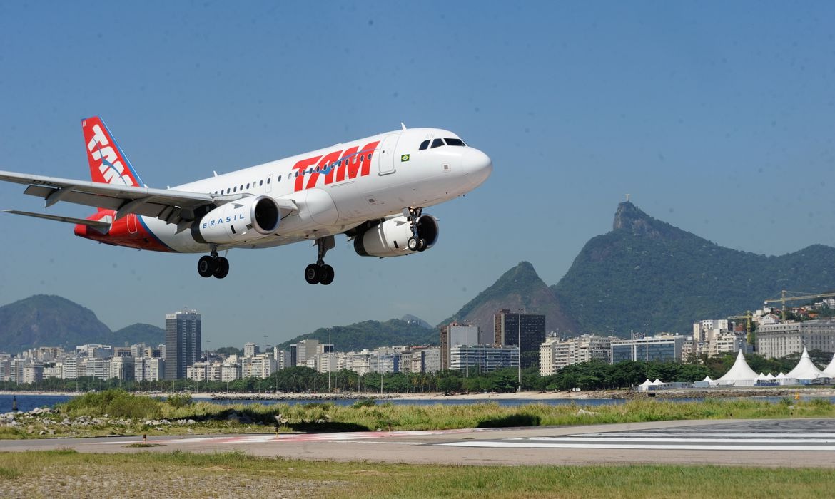 Autorização de viagem para menores de 16 anos poderá ser feita online Foto:Divulgação