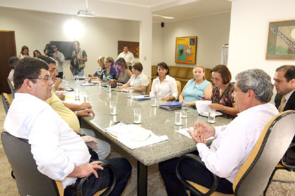 Governador recebe representantes da Fetems para discutir propostas para a categoria Governador recebe representantes da Fetems para discutir propostas para a categoria