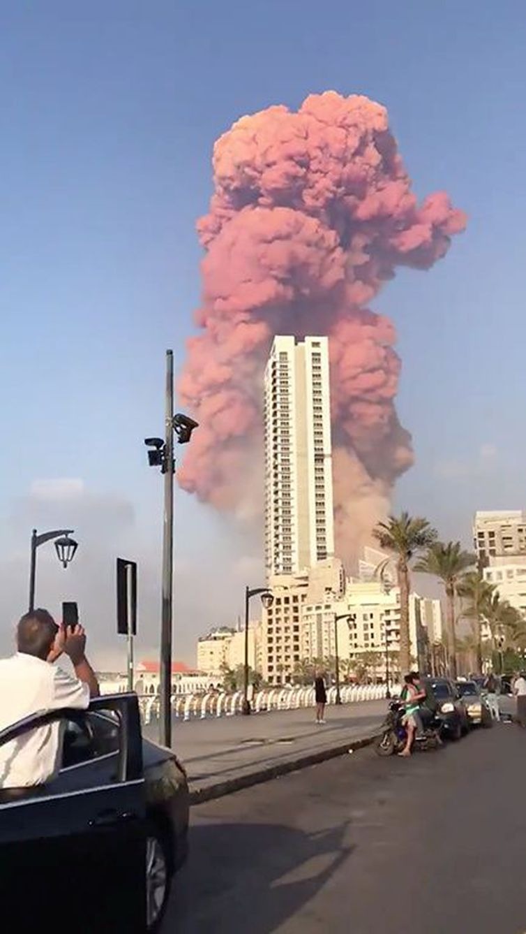 Forte explosão na região portuária de Beirute deixa vários feridos - Reuters/Direitos Reservados