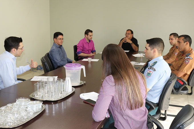 Antes do vídeo, Bandeira reuniu-se com autoridades do município/ Foto: Decom 