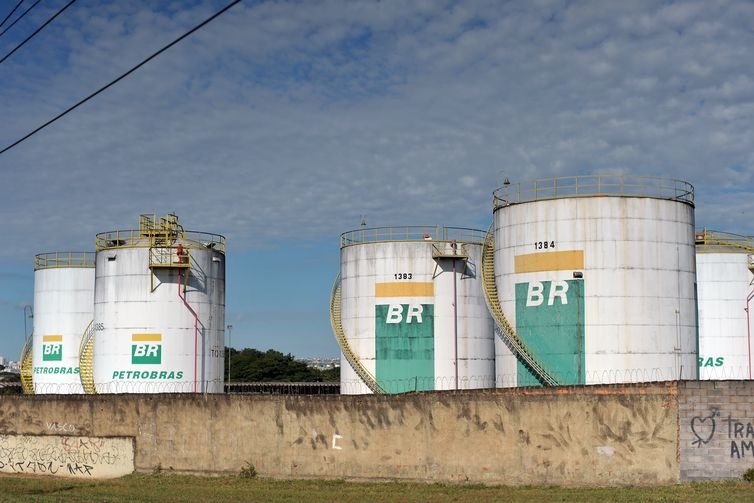 Lucro de R$ 10,07 bi da Petrobras no 2º trimestre é o maior desde 2011 Lucro de R$ 10,07 bi da Petrobras no 2º trimestre é o maior desde 2011