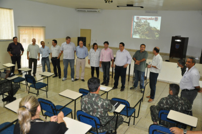Comandante do 17º RC Mec e prefeito de Amambai realizam reunião Participaram do almoço oferecido pelo Regimento, além do prefeito, o vice, Dr. Bandeira, o presidente da Câmara, vereador Carlinhos, todo o secretariado do município e o Estado Maior do 17º R C Mec; além dos demais oficiais do regimento.