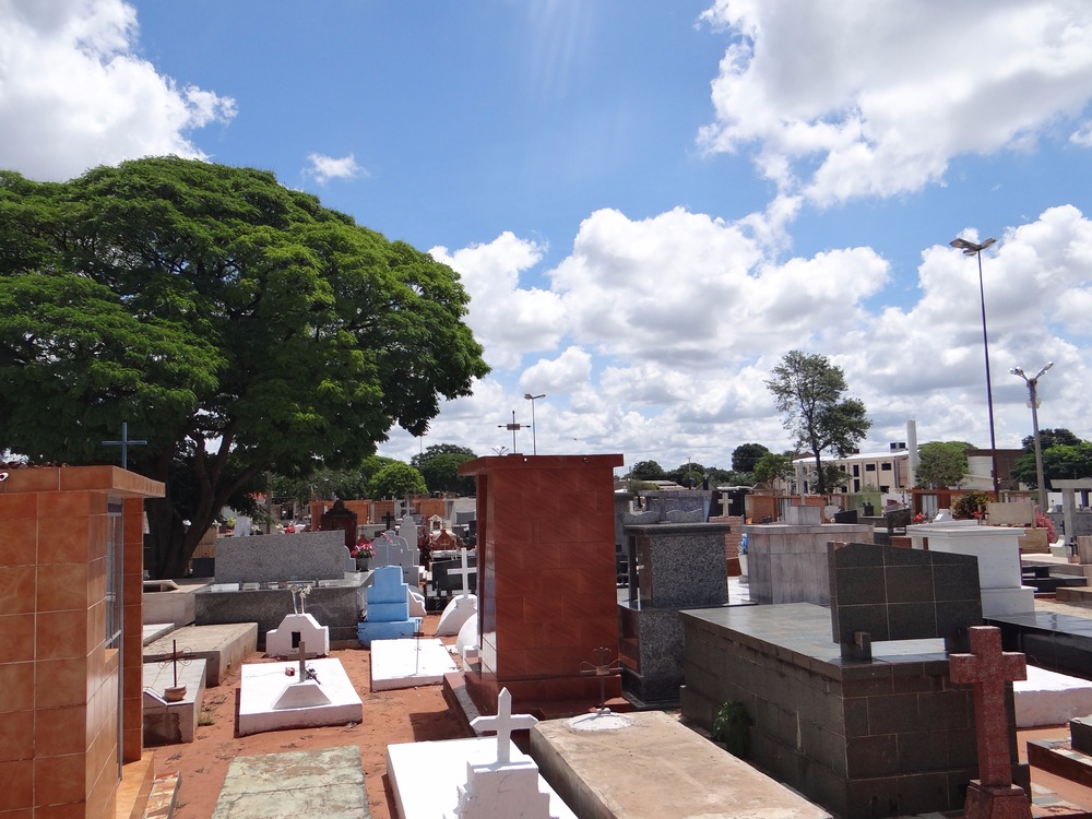 Cemitérios estão passando por manutenção / Foto: Moreira Produções