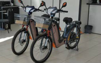 Contran publica resolução que equipara bicicletas elétricas às comuns A iniciativa visa a circulação de bicicletas elétricas em convivência com as bicicletas comuns em ciclovias, ciclofaixas, acostamentos e bordos de vias urbanas e rurais