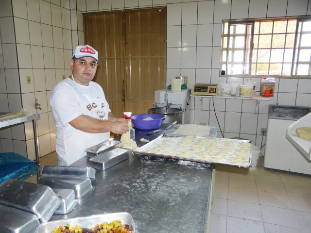 Dia do Padeiro - Entre mãos e massas Luiz Cleber Gonçalves, padeiro da Panificadora Big Pão há 8 anos.