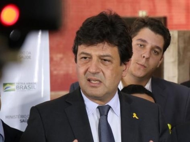 Brasil tenta convencer Paraguai a aderir a pacto mundial contra o tabaco Madetta durante agenda em Campo Grande nesta segunda-feira. (Foto: Henrique Kawaminami)