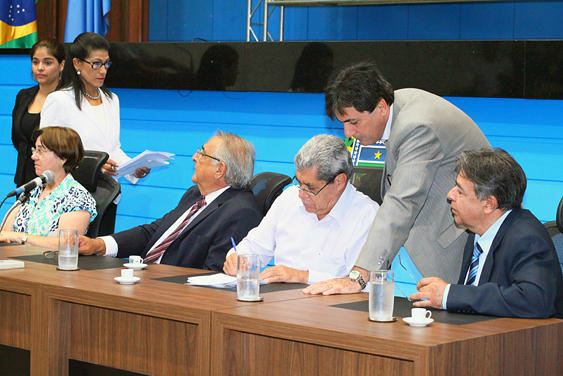 Puccinelli autoriza liberação de R$ 7,8 milhões em emendas parlamentares A gestão municipalista do governo estadual garantiu um aporte de R$ 19,2 milhões em 2013 como reforço aos municípios