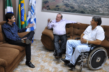 Prefeito e vereador de Amambai recebem presidente do PTB Prefeito Dirceu Lanzarini, presidente do PTB Estadual Ivan Louzada e o vereador Daniel Riquelme.
