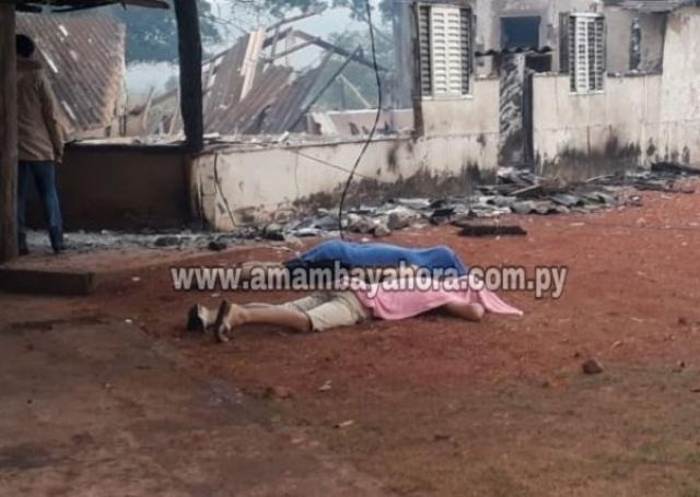 Três homens são executados durante a madrugada em área rural na fronteira Homens foram encontrados mortos, casas e carros queimados (Foto: Amambay ahora)