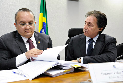 Comissão aprova relatório do novo Código Penal Pedro Taques foi o relator e Eunício Oliveira o presidente da comissão criada para analisar o tema