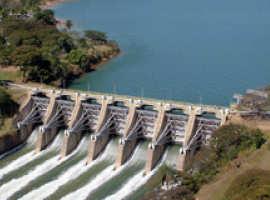 Os especialistas destacaram que sempre que o nível dos reservatórios atinge estado crítico ocorre o acionamento das usinas térmicas, a gás, com energia mais cara e poluente.