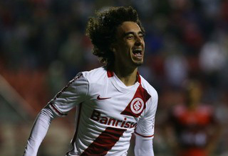 Valdívia marca no início e deixa Inter tranquilo para bater Ituano e classificar Aos cinco minutos, Valdívia deixou o Inter em situação mais confortável (Foto: Estadão Conteúdo)