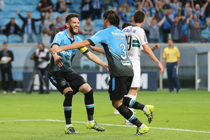 Grêmio venceu novamente o Coritiba, pela Copa do Brasil (Foto: PEDRO H. TESCH - Agência Estado)