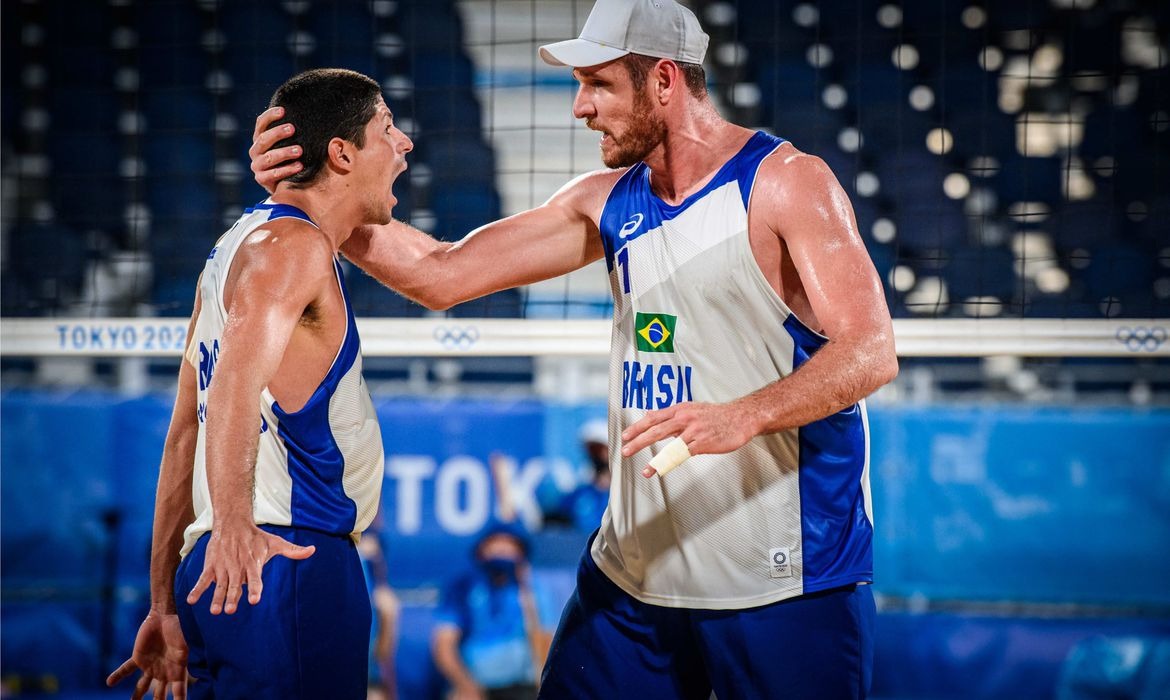 Alison e Álvaro vencem mexicanos e vão quartas do vôlei de praia Foto:Wander Roberto/COB