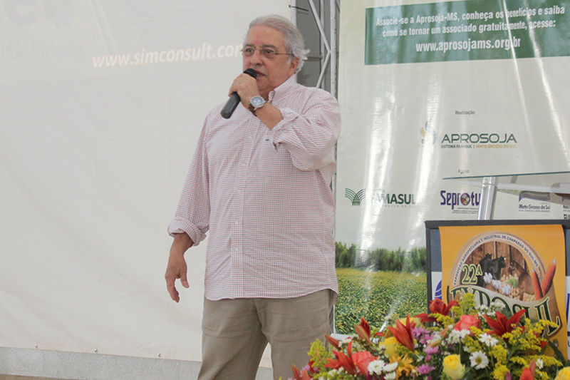 Homem do campo adquire mais conhecimento através das palestras da Expobai Liones Severo, palestrante da sexta-feira (4) / Foto: Divulgação