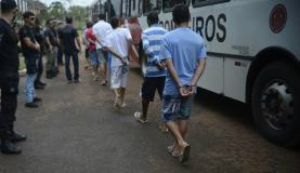 Entidades repudiam propostas eleitorais de redução da maioridade penal Adolescentes deixam o Caje, em Brasília, desativado em março, e são transferidos para outras unidades de internação Marcelo Camargo/Agência Brasil