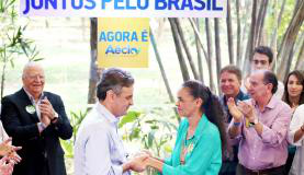 No primeiro encontro oficial, Aécio diz que acatará sugestões de Marina No primeiro encontro oficial, Aécio diz que acatará sugestões de Marina