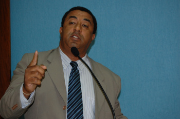 Vereador Carlinhos cobra melhorias no atendimento na saúdeFoto: Moreira Produções