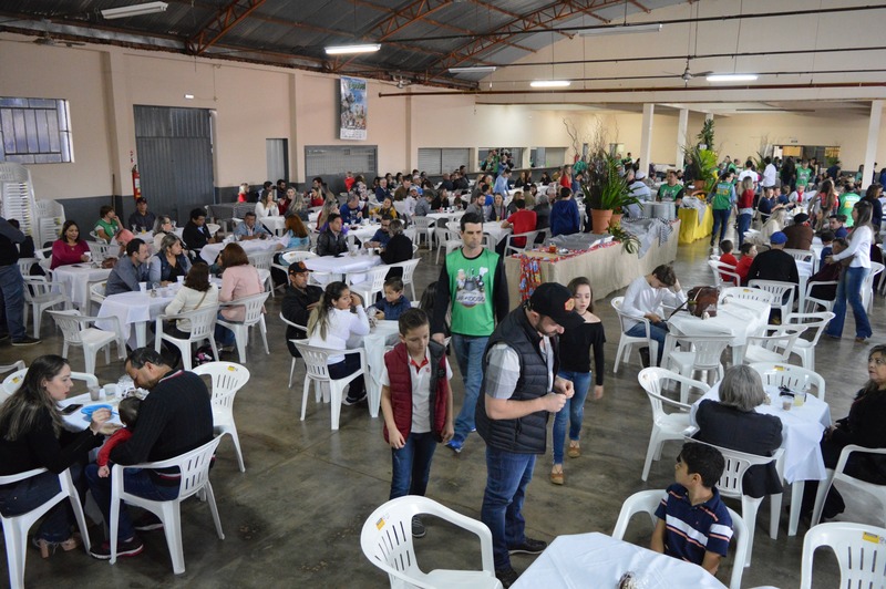 20ª Feijoada do Lar do Idoso reuniu centenas de pessoas nesse domingo (5) O evento é um dos mais tradicionais do município e reuniu centenas de pessoas / Foto: Moreira Produções