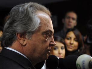 Oposição pede afastamento do ministro da Agricultura após denúncias de corrupção Oposição pede afastamento do ministro da Agricultura após denúncias de corrupção