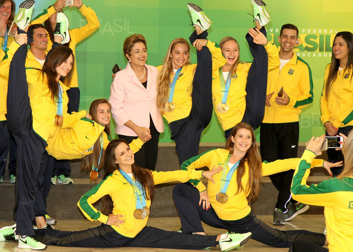 Dilma recebe medalhistas do Pan e Parapan e celebra dez anos da Bolsa Atleta Dilma recebe medalhistas do Pan e Parapan e celebra dez anos da Bolsa Atleta