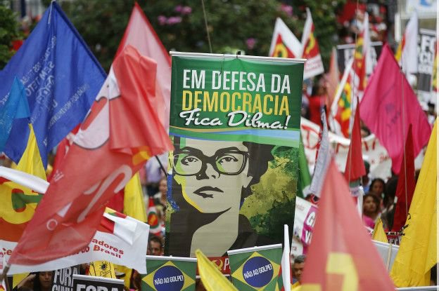 Tensão, reuniões com PM e guarda-costas para Pixuleco Ato a favor de Dilma em dezembro; temor de conflitos levou a adiamento de protestos de grupo pró-governo