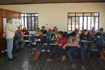 Sindicato Rural e Senar realizam curso de Administração Rural Educador Laurindo Petelinkar, ministrando curso na sede do SRA.Foto: Moreira Produções