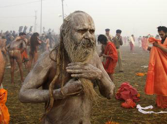 Festival religioso hindu Kumbh Mela realizado a cada 12 anos na cidade indiana de Alahabad, onde os rios Ganges e Yamuna se encontram.REUTERS/Jitendra Prakash