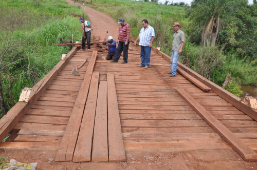 Secretaria Municipal de Obras de Amambai investe na reforma e construção de pontes Secretaria Municipal de Obras de Amambai investe na reforma e construção de pontes