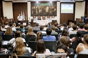 Debate sobre Código Florestal lotou auditório da Faculdade de Direito da Ufrgs