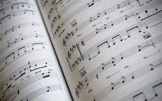 Ministério da Cultura discute implantação de política para ensino de música A ministra da Cultura estuda montar um grupo técnico para desenvolver uma política de ensino coletivo de música em todo o Brasil