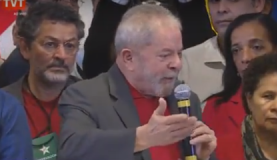 Lula diz que está triste, que tem bons advogados e que crê na Justiça Lula disse que vai “continuar lutando” para que o Brasil “conquiste a democracia”Reprodução/TV