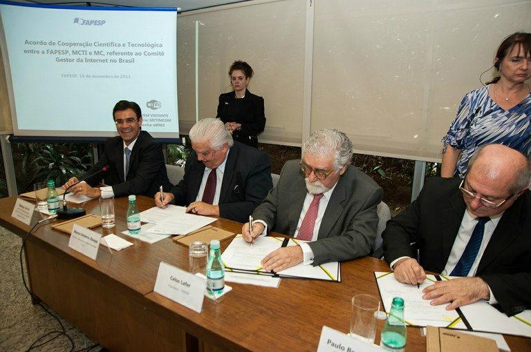 Acordo foi assinado pelos ministros do MCTI, do MC e pelo presidente da Fapesp, nesta quarta (18)