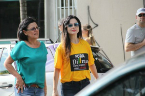 Capital: Passeata contra Dilma com participação de políticos Mara Caseiro ressaltou que os protestos jogam a pressão aos parlamentares, para que haja esta mudança no país (Foto: Marcos Ermínio)