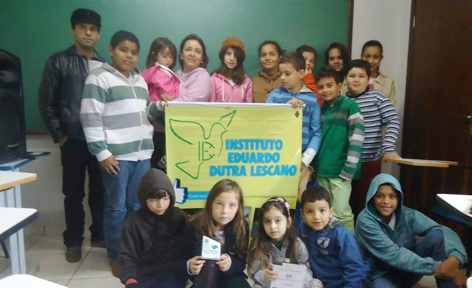 Instituto Eduardo Dutra Lescano tem projeto Amigos do Trânsito premiado O Instituto é uma organização sem fins lucrativos que tem como objetivo maior acolher, apoiar, orientar mães, pais, filhos e demais familiares durante o luto por seus entes queridos nessa fase difícil da vida, procurando fornecer alívio e conforto.