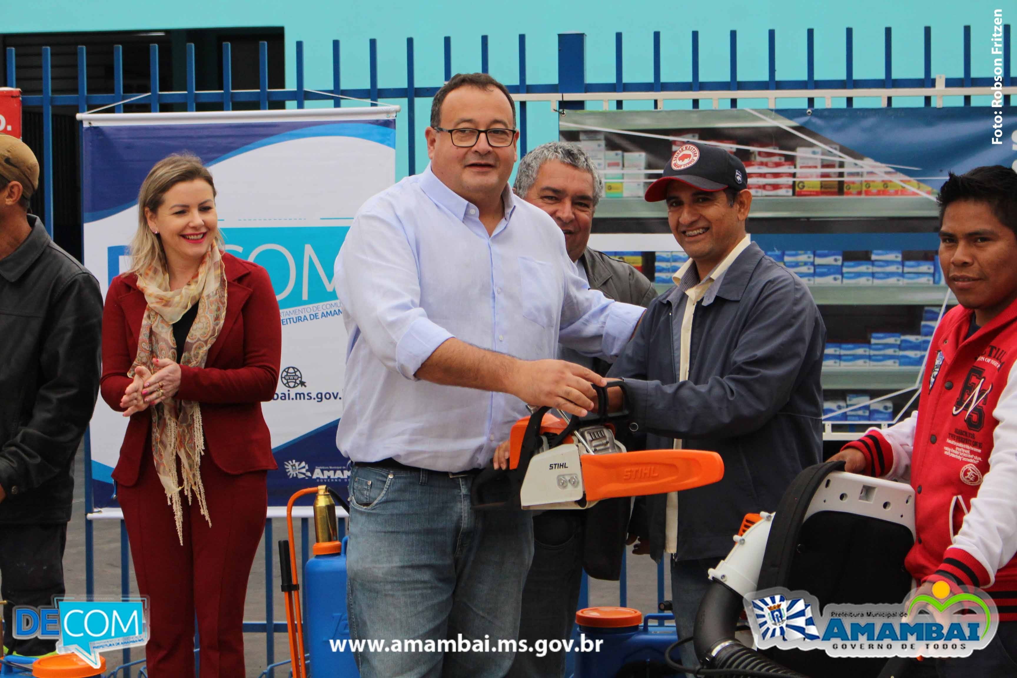 Prefeito de Amambai entrega novos equipamentos para SEMSUR Prefeito de Amambai entrega novos equipamentos para SEMSUR