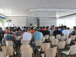 Oficiais militares do DF fazem movimento local em busca de melhorias salariais Oficiais militares do DF fazem movimento local em busca de melhorias salariais