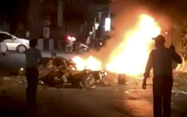 Polícia tailandesa prende suspeito de atentado à bomba que matou 21 Polícia tailandesa prende suspeito de atentado à bomba que matou 21