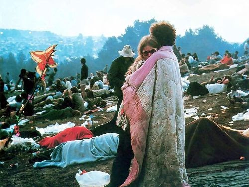 Woodstock foi um dos maiores festivais de música que o mundo presenciou. Sua causa, nobre, seus participantes, preocupados e sua repercusão é sentida até hoje.