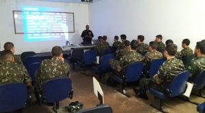 15 militares entre oficiais e sargentos do Exército Brasileiro visitaram o DOF.