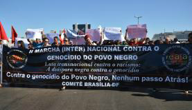 Manifestantes protestam em Brasília contra genocídio de negros