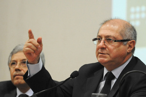 Paulo Bernardo diz que ficou contrariado com decisão do Congresso de aumentar receitas no Orçamento Paulo Bernardo diz que ficou contrariado com decisão do Congresso de aumentar receitas no Orçamento