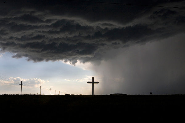 Para o domingo (05), o tempo permanece nublado e com nuvens e as possibilidades chuvas fortes continuam / Foto: Divulgação