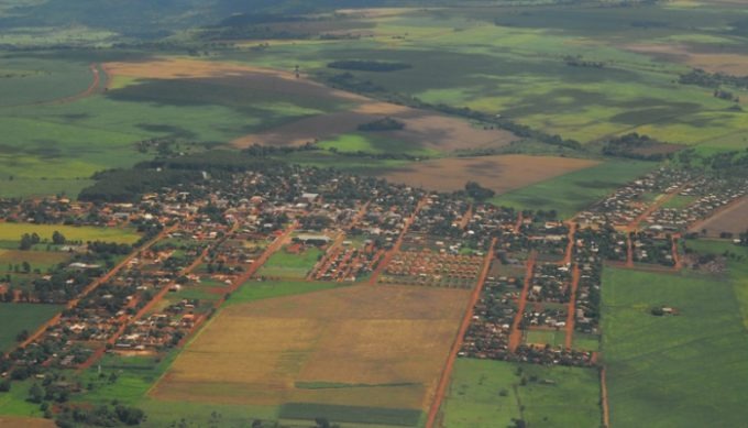 Violência, tensão em aldeias e ‘currais eleitorais’ no MS Vista aérea de Aral Moreira; proximidade com o Paraguai motiva pedido de forças federias nas eleições. (Foto: Reprodução)
