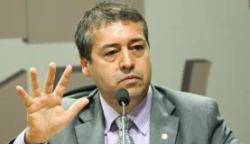 Propostas de mudança nas leis trabalhistas devem ser feitas só em 2017 Prioridade, no momento, é resolver a questãodo déficit fiscal, afirma o ministro do Trabalho, Ronaldo Nogueira Arquivo/Agência Brasil