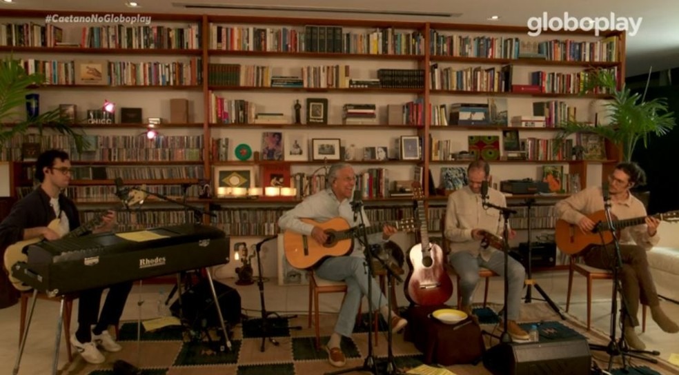 Caetano Veloso com os filhos Zeca, Moreno e Tom — Foto: Reprodução